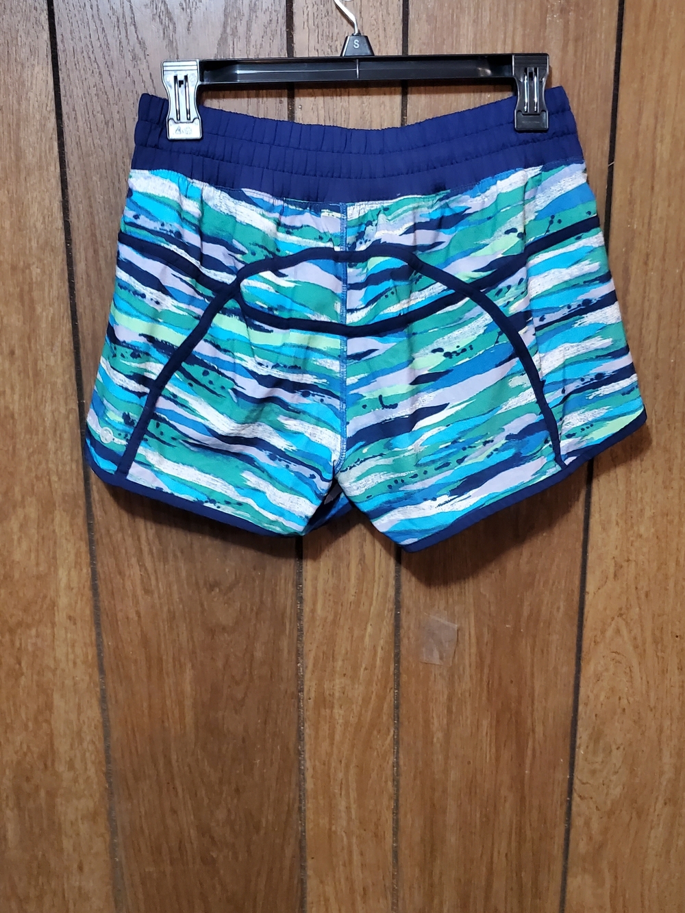 Lululemon Tracker Low Rise Running Pattern Zipper Pocket Shorts Size 8 - Picture 5 of 7